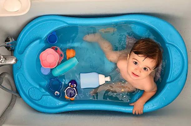 Bather Seats vs. Tubs: What’s Best for Your Newborn’s First Bath?